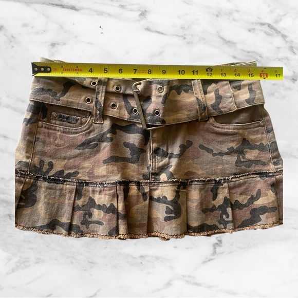 Vintage Y2K Skirt Hydraulic Camo Mini Skirt, Size 9/10 – theme party army girl - Picture 10 of 15